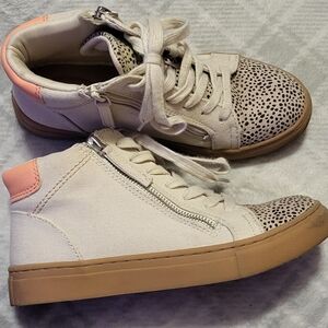 Universal Thread Cream/Tan Animal Print High-Top Sneakers Size 6